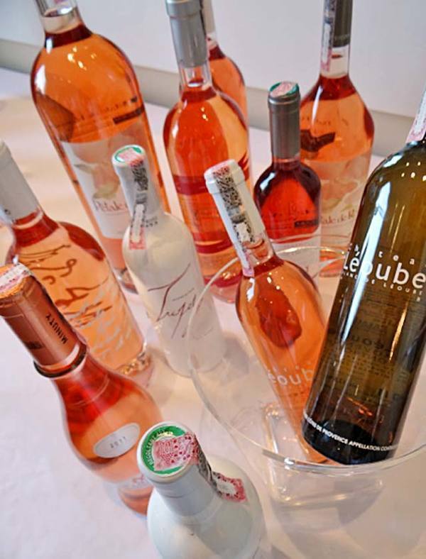 A seleção de vinhos rosé preparados para a degustação
