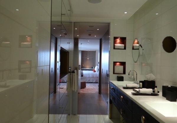 Banheiro do hotel cinco estrelas de Paris Mandarin Oriental
