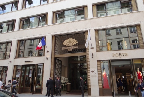 Fachada do hotel de luxo Mandarin Oriental em Paris