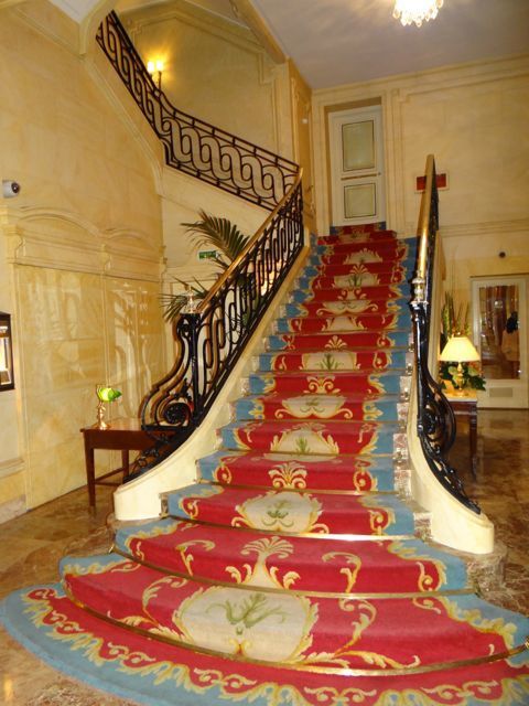 escadaria lobby