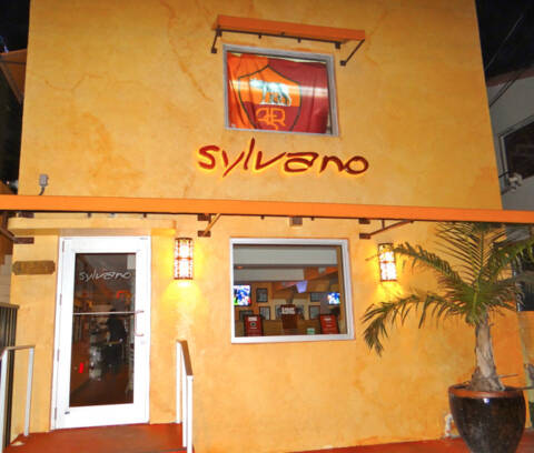 Um restaurante italiano e sports bar em Miami: Sylvano