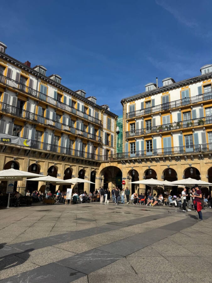 Praça da Constituição em Sebastian