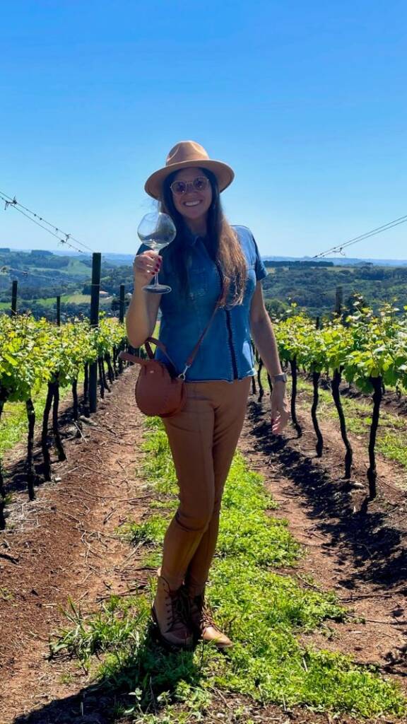 Valéria Baldner nos vinhedos Geisse