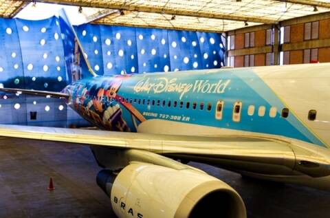 Disney e TAM lançam avião temático em Brasília