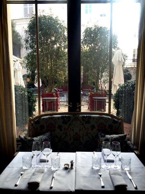 Almoço no Hotel La Reserve, em Paris