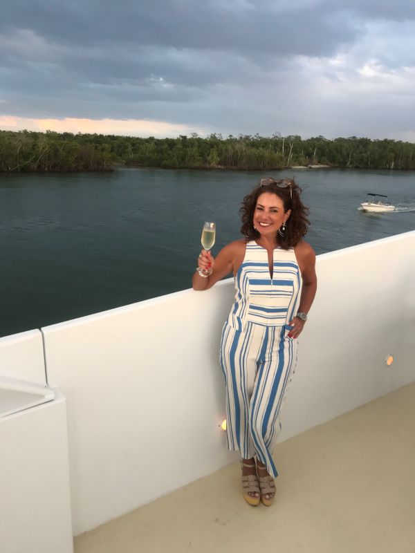 Renata Araújo no sunset cruise
