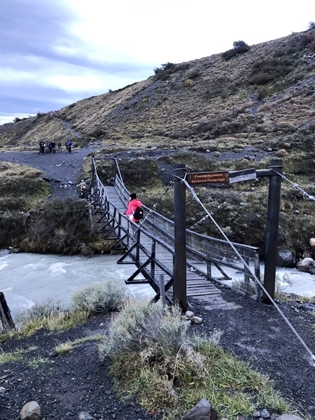 Como é a trilha para a base das Torres del Paine