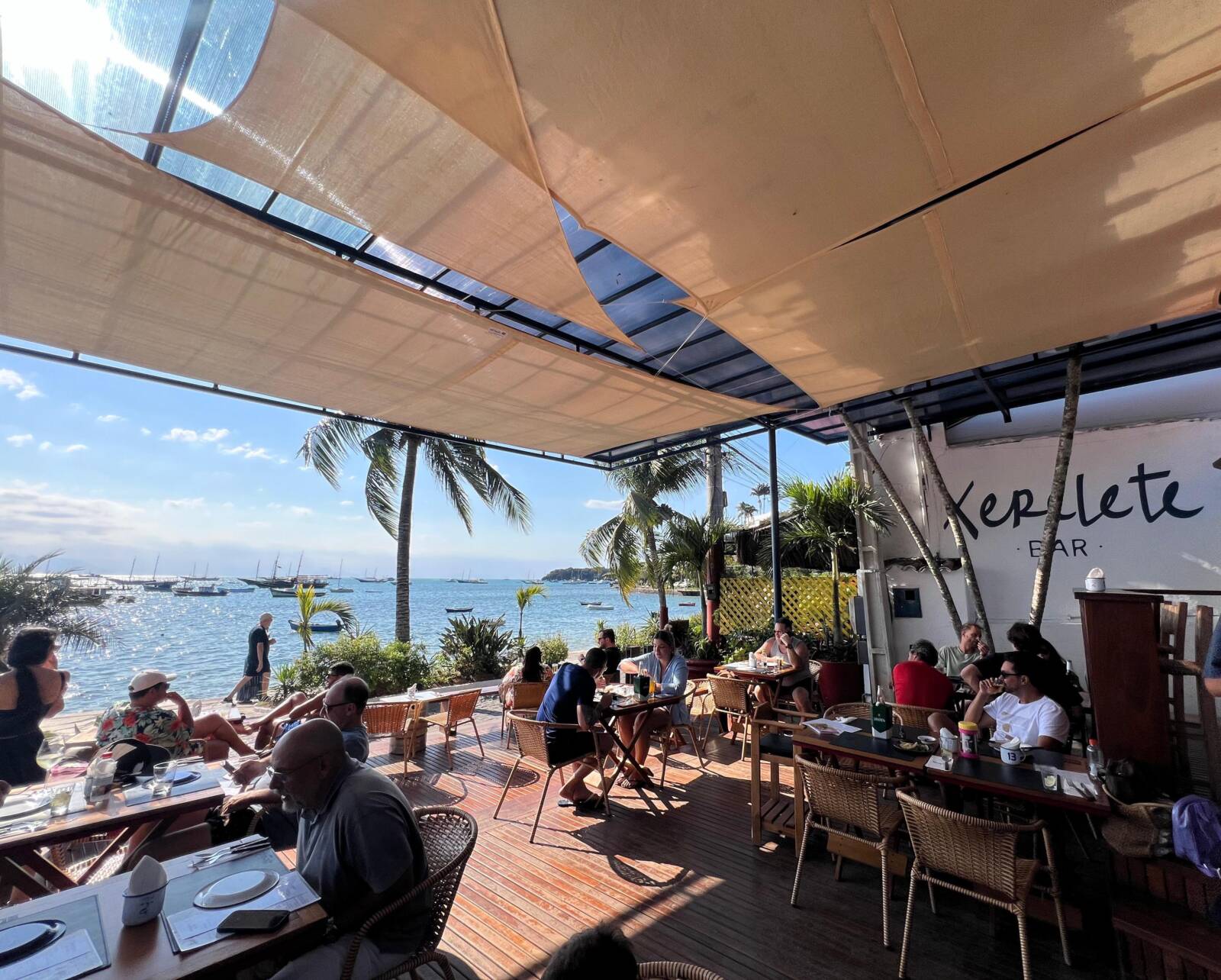 Onde comer em Búzios: guia de bares e restaurantes para curtir o balneário com estilo