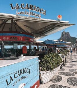 Café da manhã no quiosque no Leblon