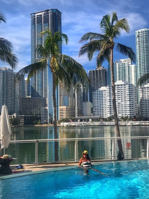 piscina do hotel de luxo em miami