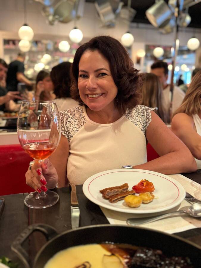Renata Araújo no restaurante Le Blond 