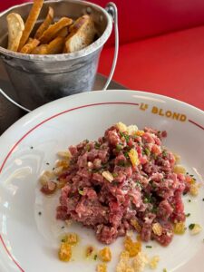 steak tartar do autêntico bistrô francês no Leblon