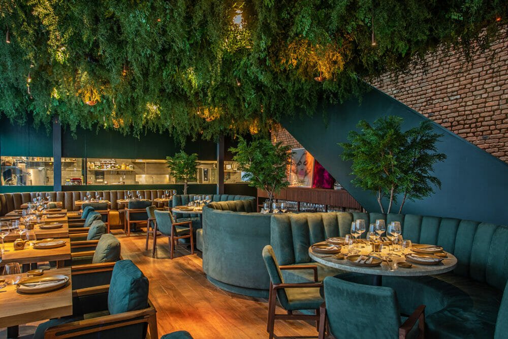 O badalado Elena, novo bar e restaurante no Jardim Botânico