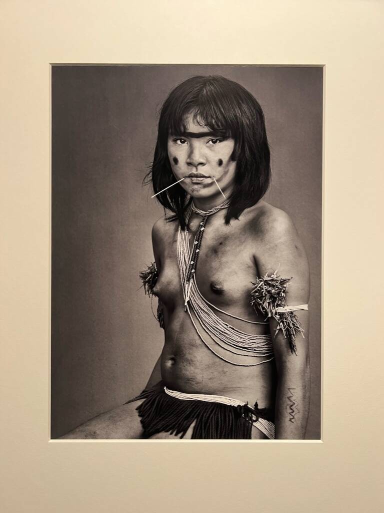 Exposição de Sebastião Salgado em Madri traz fotos dos povos indígenas
