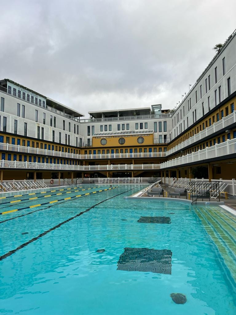 piscina de Emily in Paris