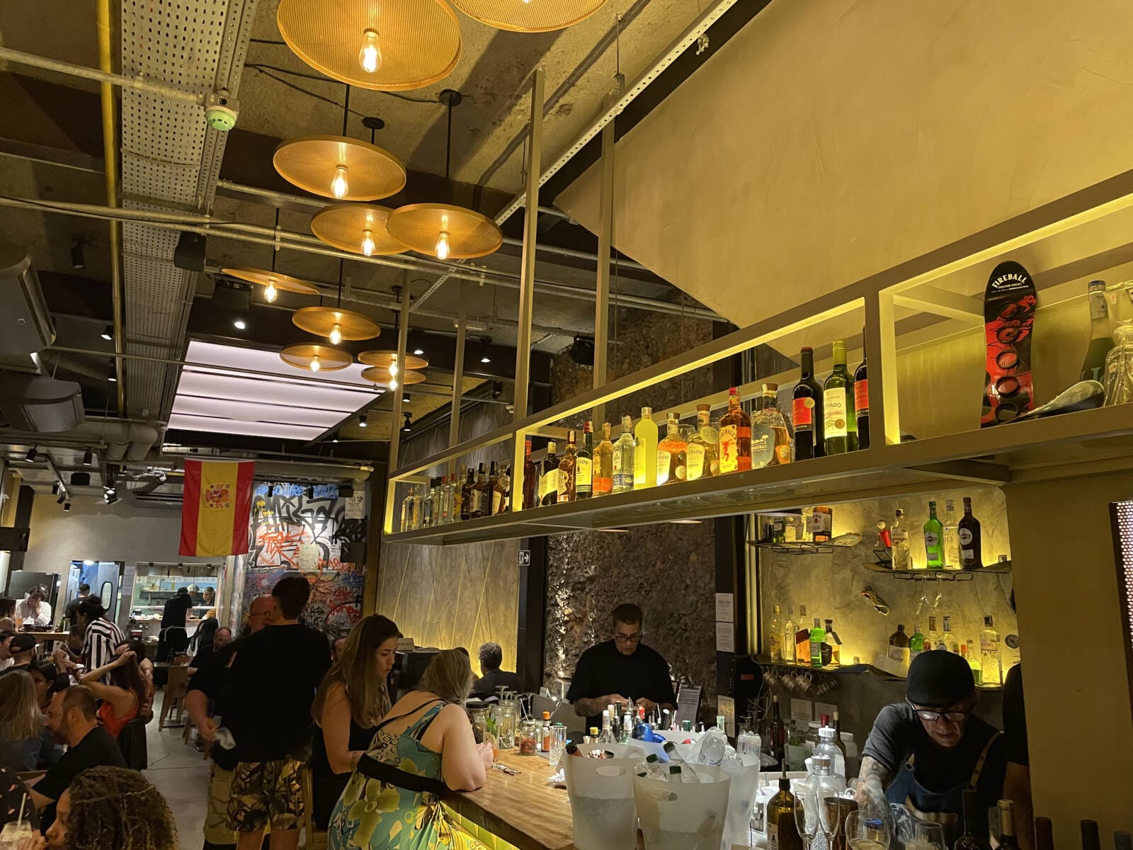 Casa Milà: descontraído restaurante espanhol em Laranjeiras
