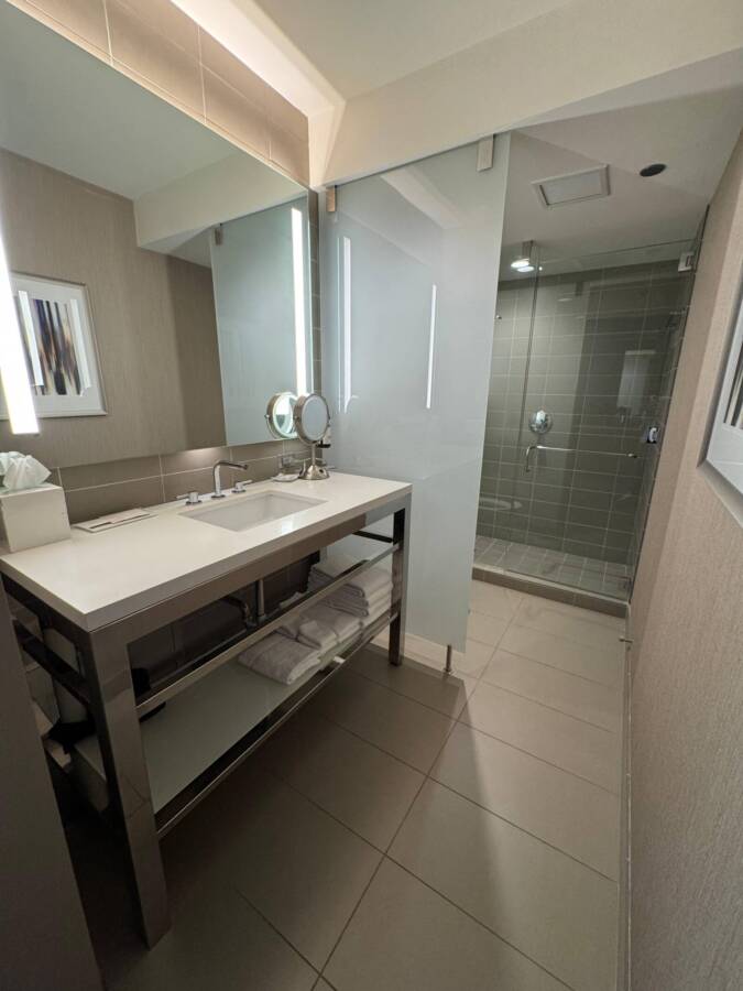 banheiro do quarto do hyatt regency