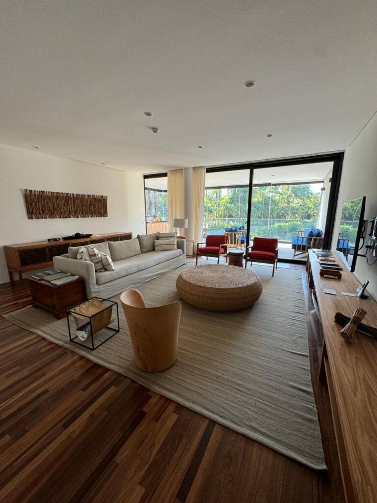 Sala bem decorada