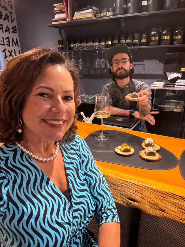 Renata Araújo com o chef