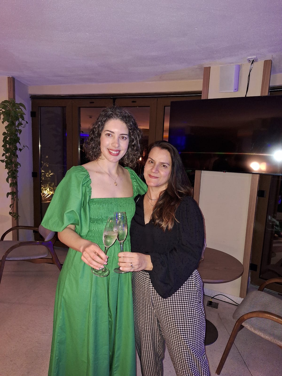 Mônica Barros e a diretora da marca