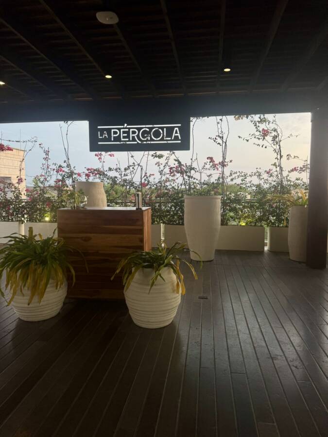 bar no rooftop do hotel em cartagena