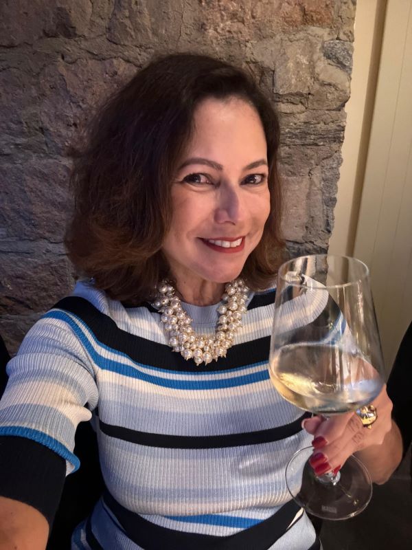 Renata Araújo no Restaurante Vicania, do melhor hotel vinícola da Suíça
