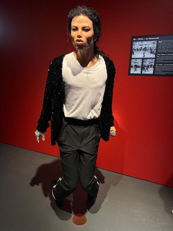Bonescos de cera do Chaplin's World, na Suíça