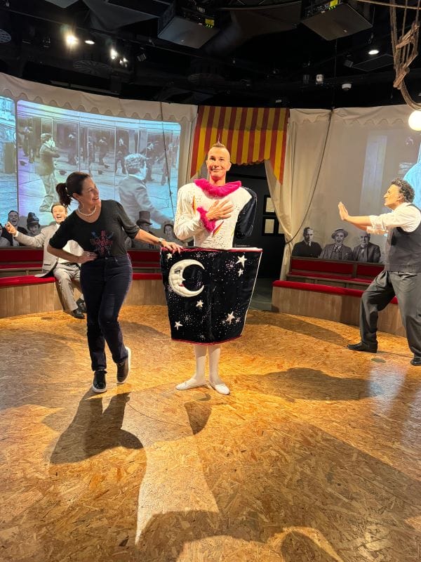 Interação no estúdio do museu Chaplin's World na Suíça