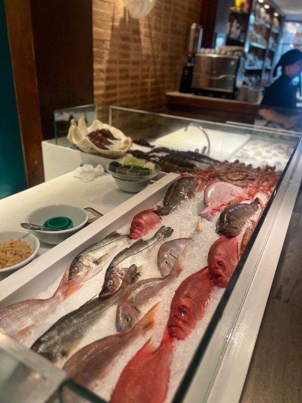 Vitrine de peixes e frutos do mar do restaurante Satyricon, Ipanema