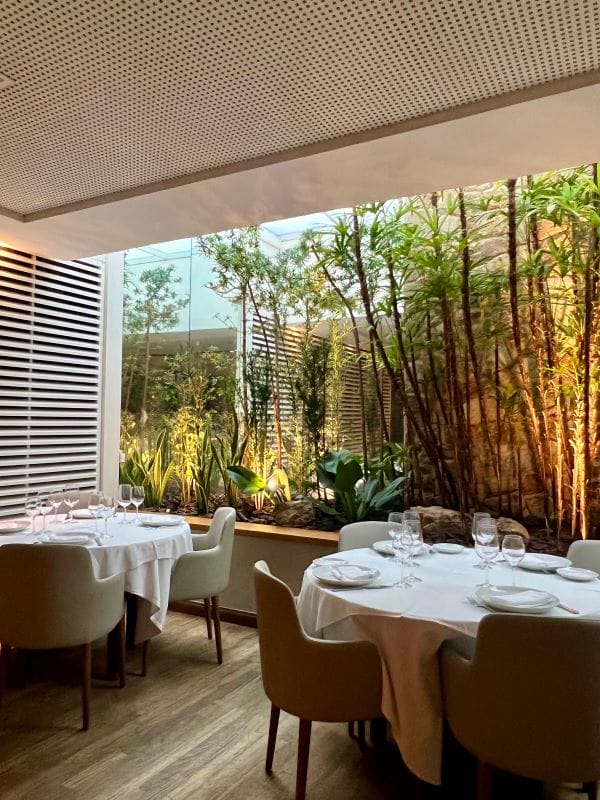 Decoração do restaurante premiado em Ipanema