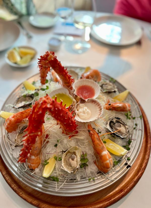 Plateau de frutos do mar do restaurante de peixes e frutos do mar em Ipanema, Satyricon