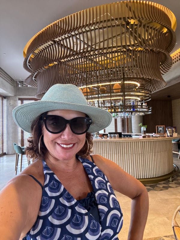 Renata Araújo visita o Sifitel, melhor hotel da Isla Barú