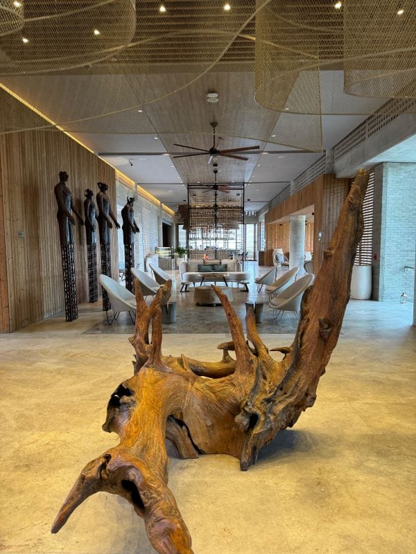 Decoração de artistas locais no melhor hotel da Isla Barú