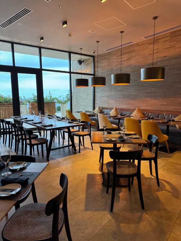 Ambiente do restaurante Humo no hotel Sofitel