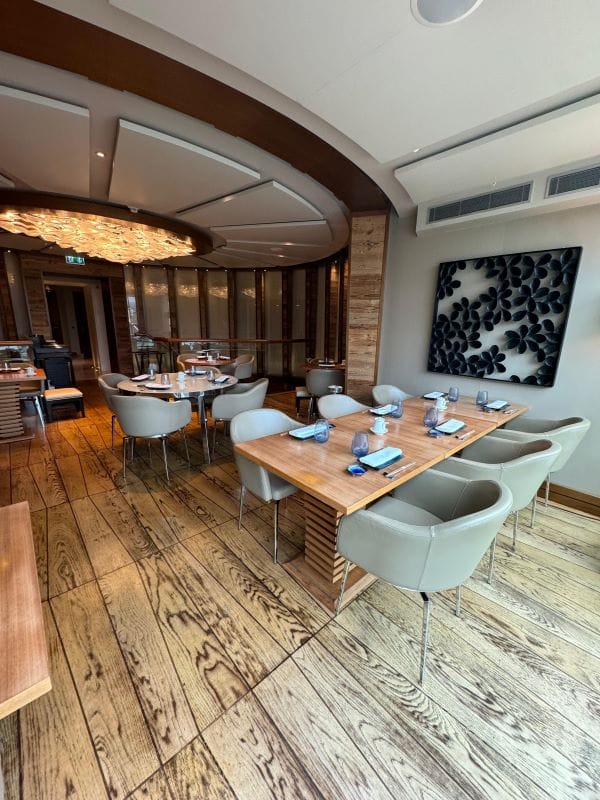 Ambiente moderno e sofisticado do restaurante