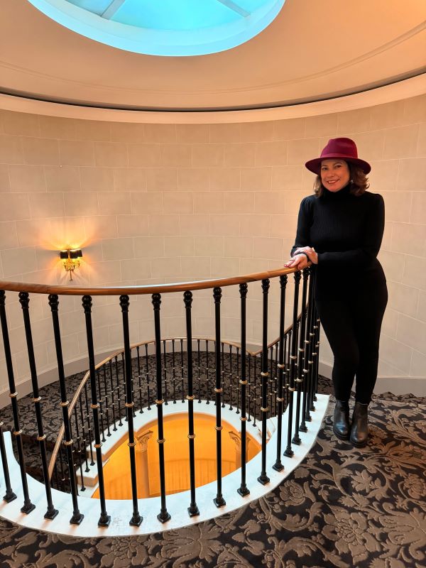 Renata Araújo conhece um dos melhores hotéis de luxo em Genebra