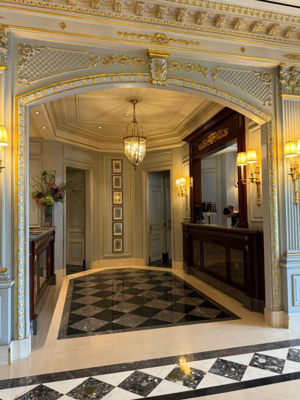 Lobby de um dos melhores hotéis de luxo em Genebra