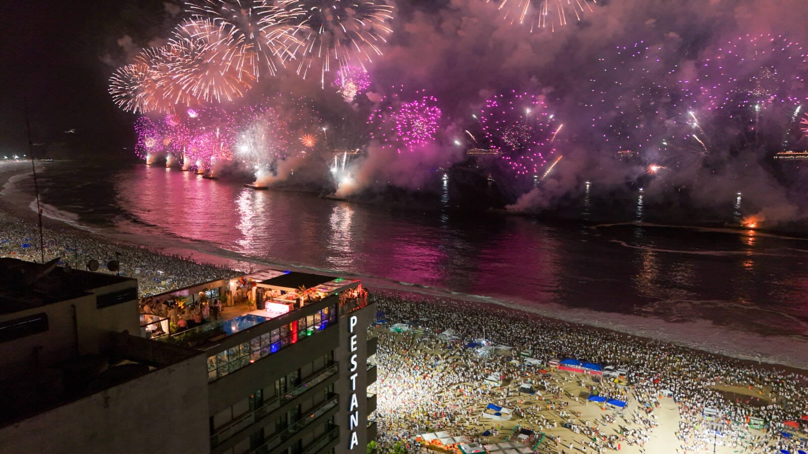 Onde passar o réveillon no Rio de Janeiro e São Paulo 2026: festas e hotéis