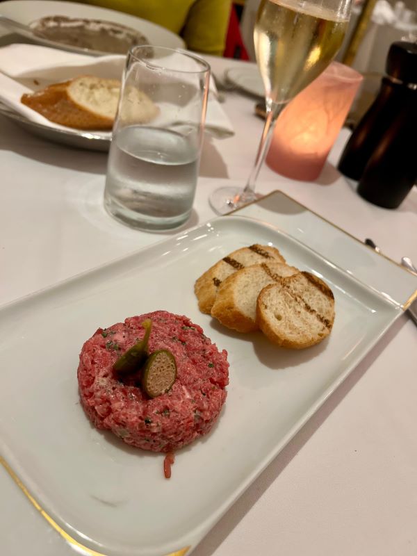 Tartare do Le Bistrô, restaurante francês