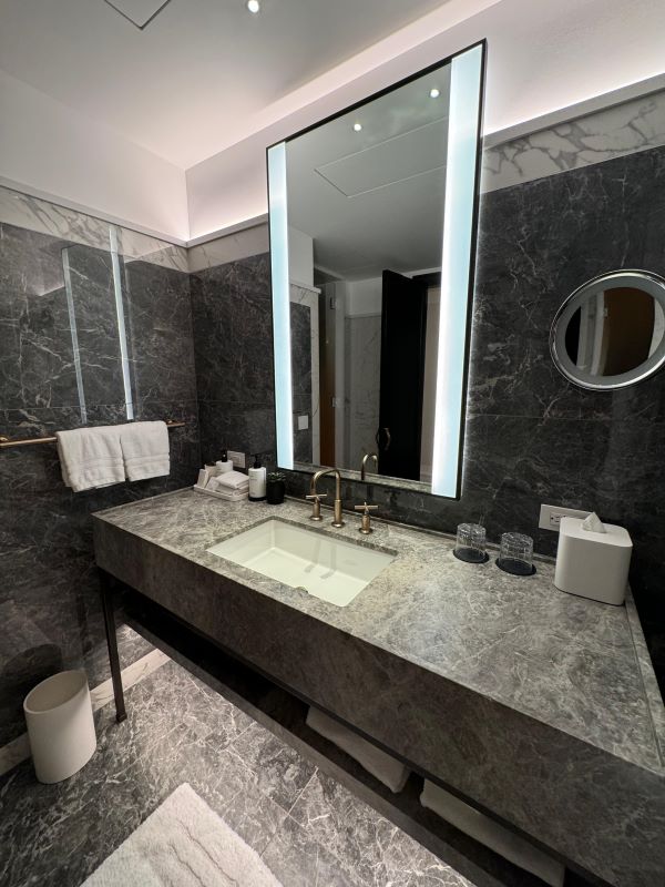 Banheiro do Four Seasons Montreal