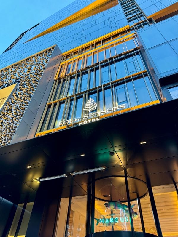 Fachada do Four Seasons Montreal