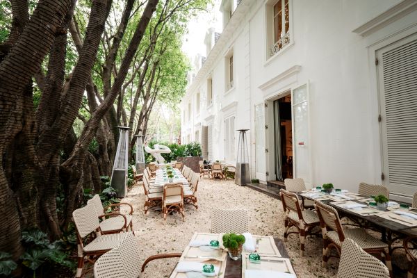 restaurante ao ar livre em 