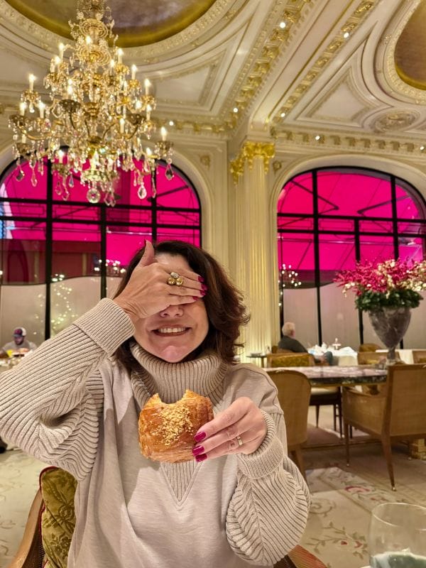 Café da manhã do premiado Restaurante do Plaza Athénée 