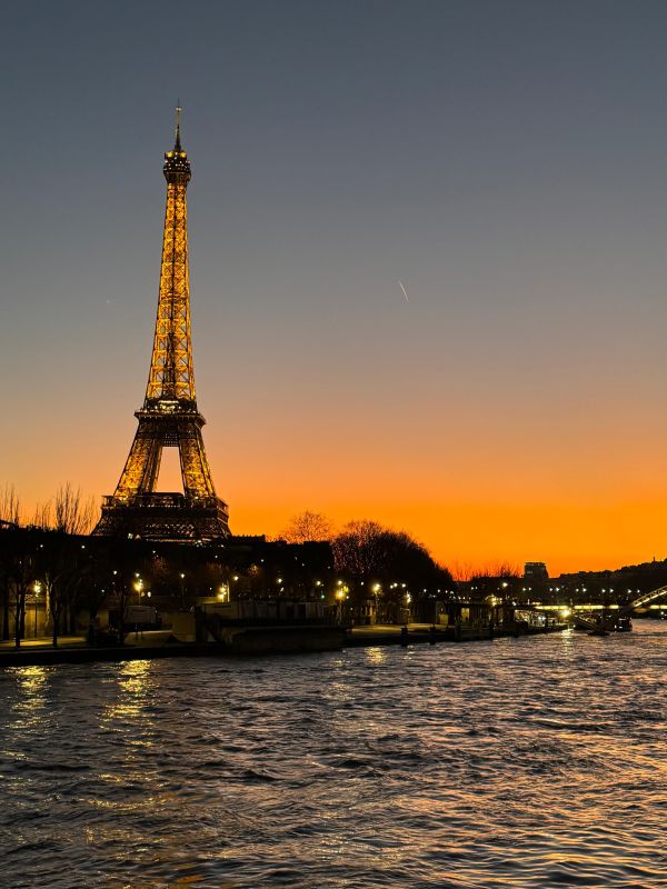 Hotel Plaza Athénée: hospedagem cinco estrelas em Paris