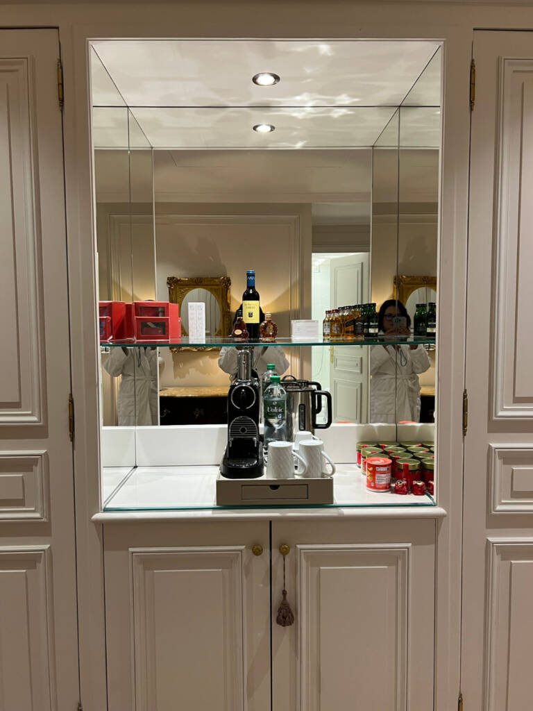 Acomodações do Hotel Plaza Athenée em Paris