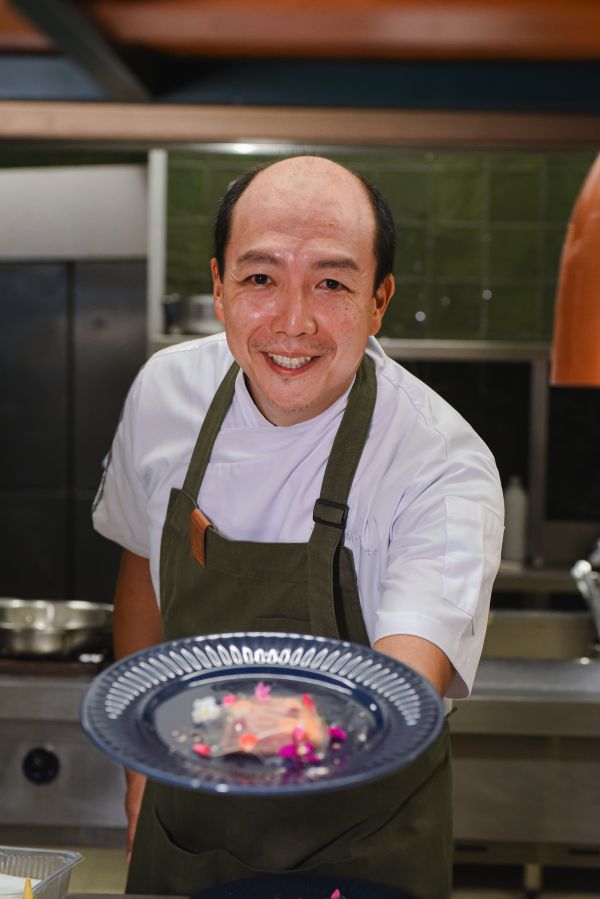O premiado chef André Saburó