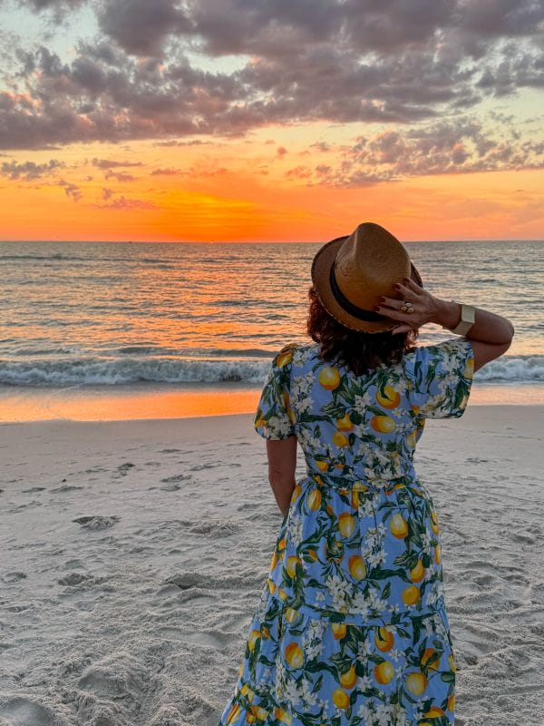 Renata araújo assistiu ao pôr do sol em Naples