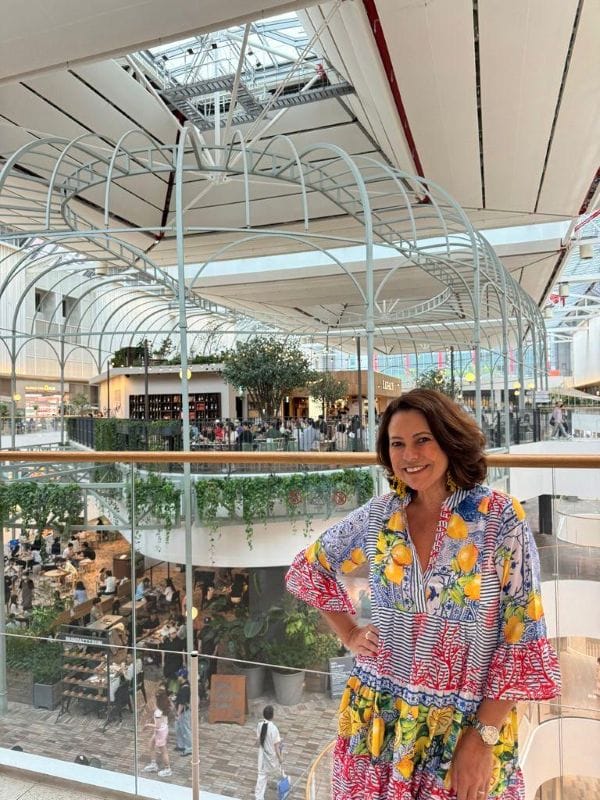 Renata Araújo no maior shopping da capital coreana