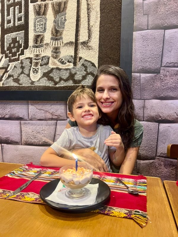 Duda Vétere no novo restaurante em Copacabana