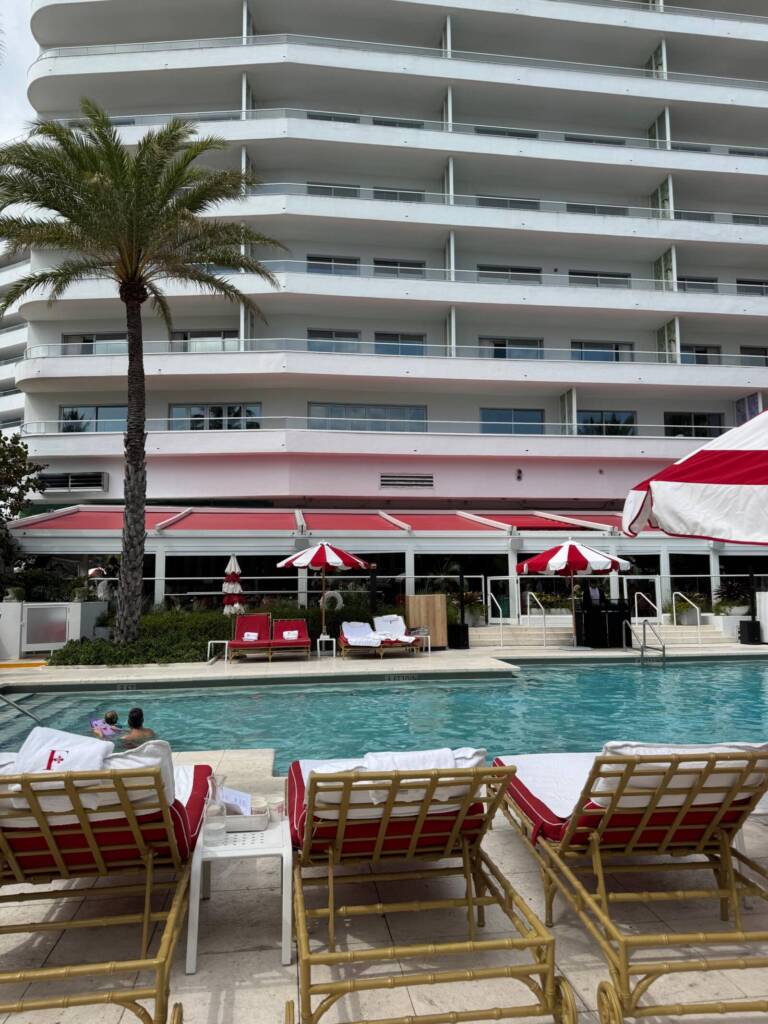 Piscina do hotel Faena em Miami